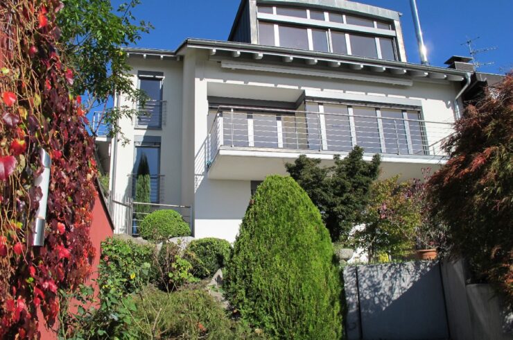 Großzügiges und repräsentatives Haus in bevorzugter Lage von Grenzach zu vermieten.