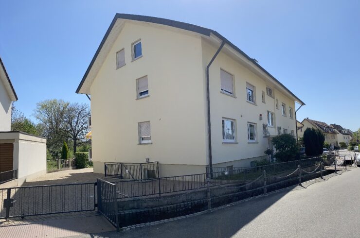 Vermietet! Dachwohnung mit 2 bis 3 Zimmer, Küche, Bad.